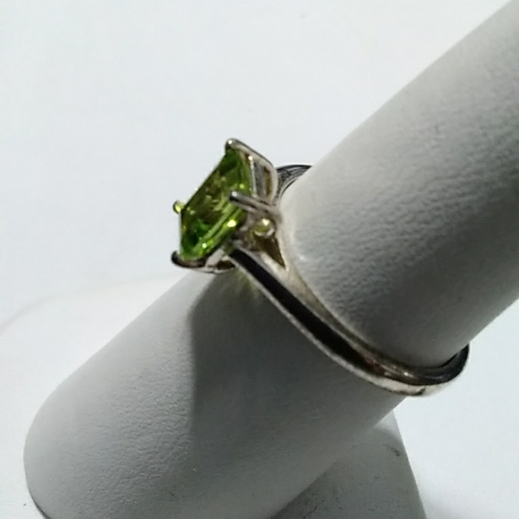 Peridot Ring - Picture 2 of 8